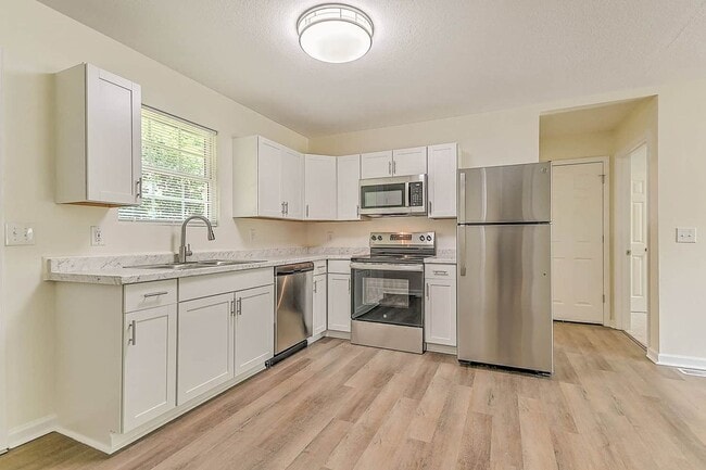 Building Photo - Renovated Countryside Cottage for Rent | Move-In Ready | Jonesborough TN