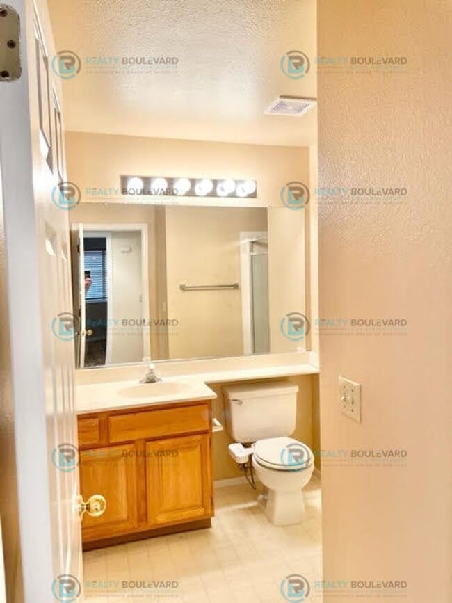 Building Photo - Well-Appointed 4BR Home with Open Floorplan & Expansive Yard