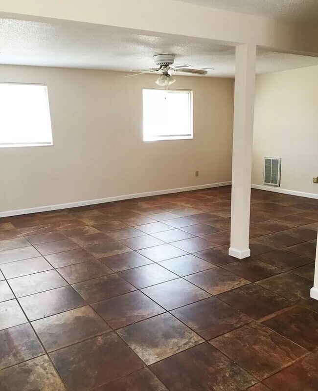 Building Photo - 251 Apache Dr