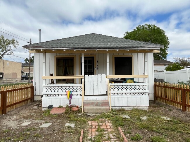 Building Photo - 829 15th St