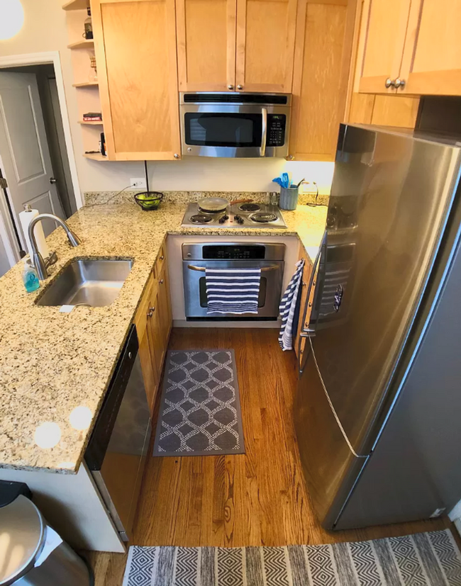 Interior Photo - 1821 N Hermitage
