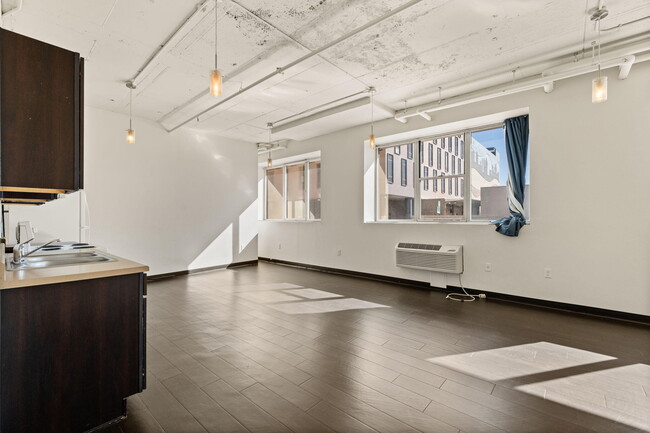 Building Photo - 517 Gold Ave SW