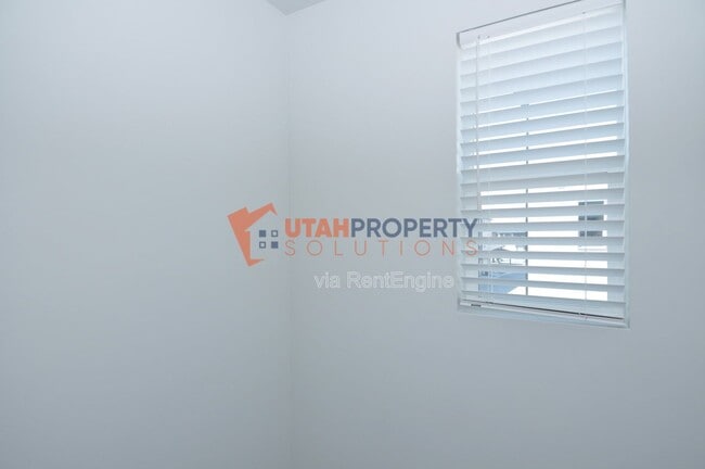 Building Photo - 963 W 540 S