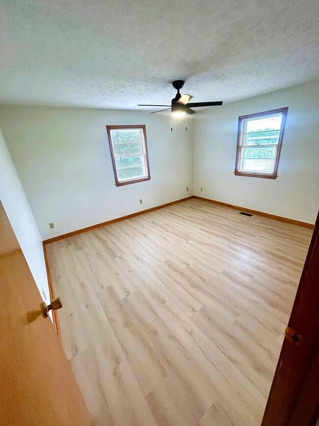 Building Photo - Corydon Rental | 3 Bedroom, 2 Bath Home on Nearly 2 Acres