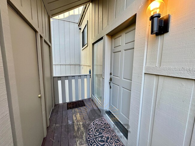 Building Photo - Cozy 2 bedroom on the creek w 1 Car Garage!