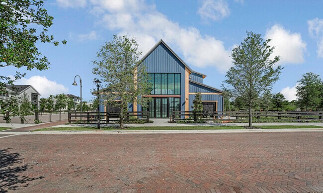 Building Photo - 930 SW Pr Ave