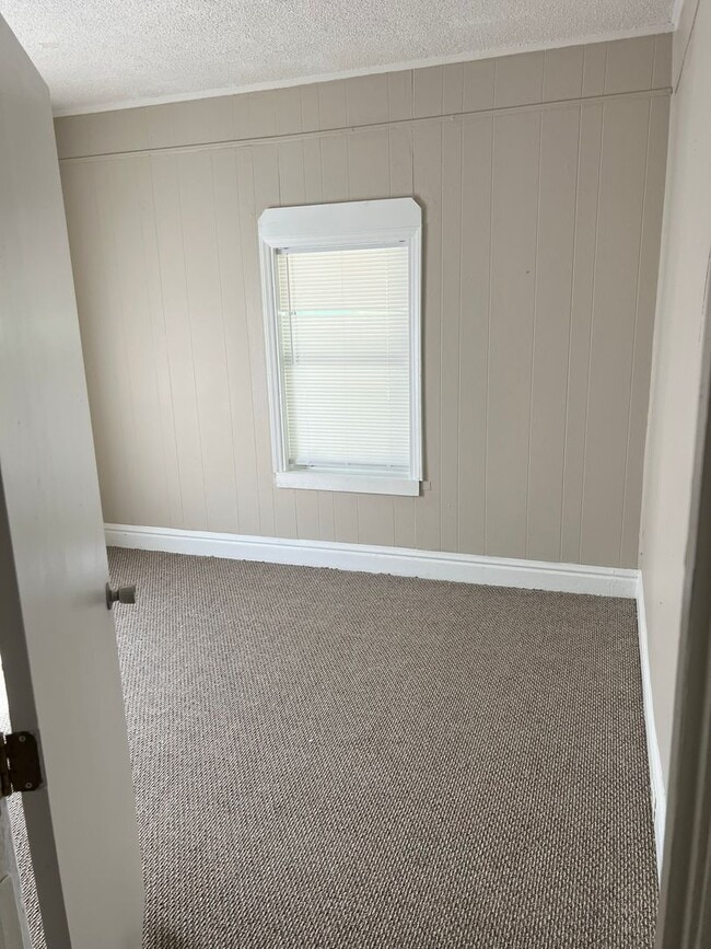 Building Photo - 3 bedroom House in Huntington, WV $800