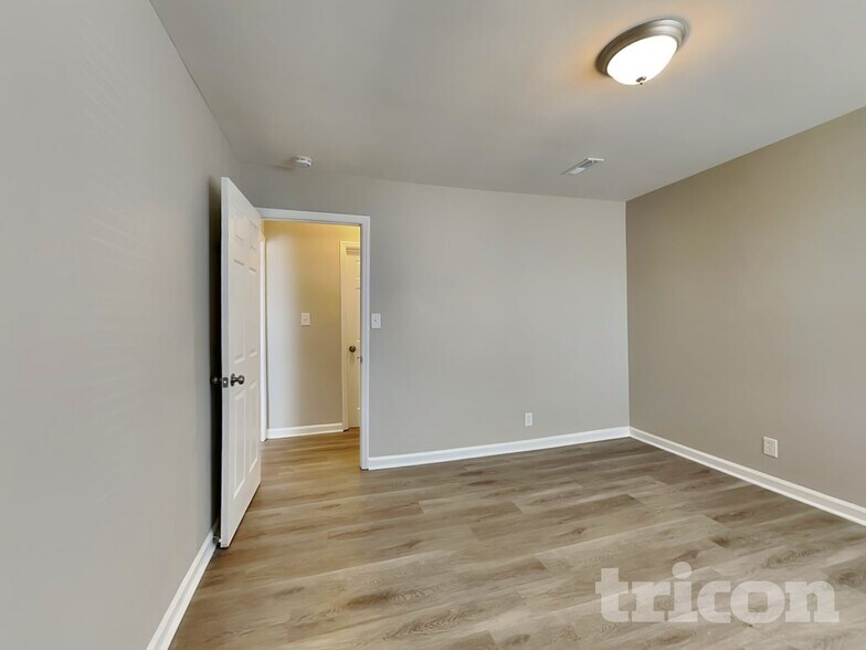 Building Photo - 213 Walnut Crest Dr