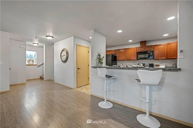 Building Photo - Beautifully Updated 3 Bed, 2.5 Bath Townhome in Monroe