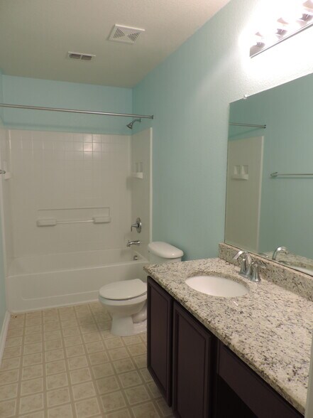 Master Bath - 2605 Ranchview Dr