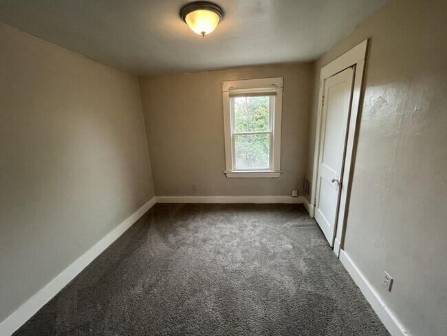Building Photo - 3623 E 103rd St