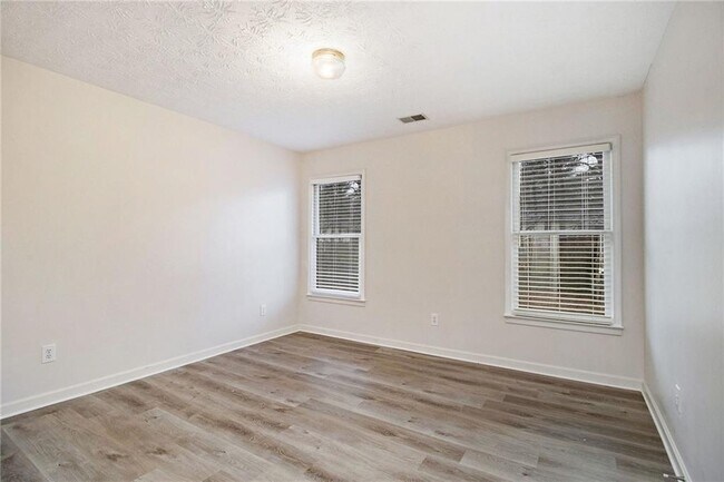 Building Photo - 1245 Denmark Dr SW