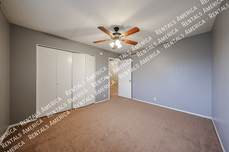 Building Photo - 6631 N 84th Dr