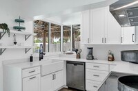 Building Photo - 2233 SE 15th St