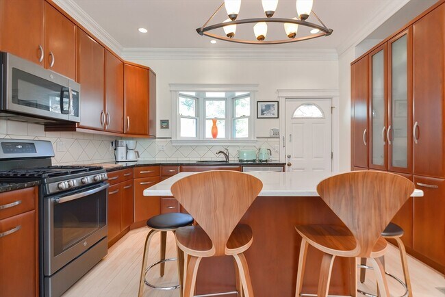 Building Photo - 3 Forest St