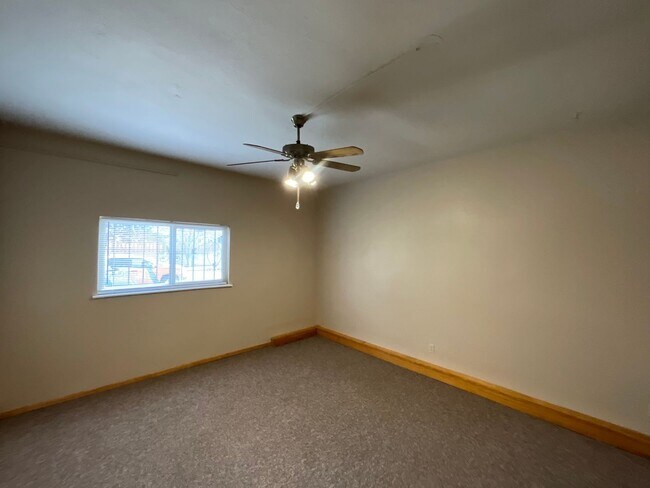 Building Photo - 4 Bedroom Single Story Home Available Near...