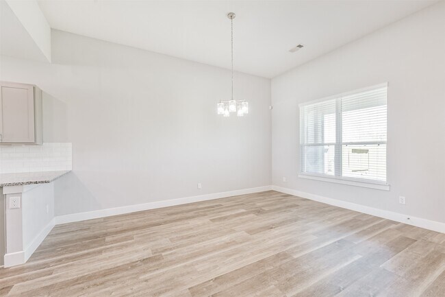 Building Photo - 13083 Clear View Dr