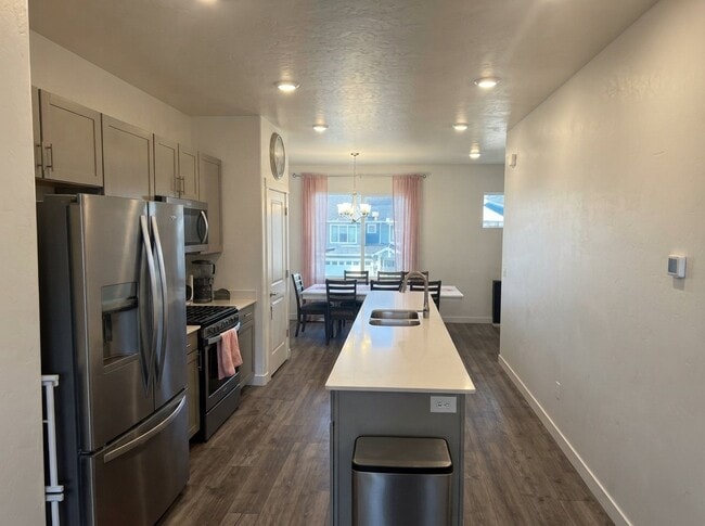Building Photo - 1053 Waterway Ln