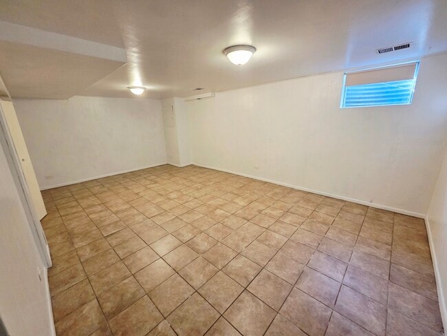 Building Photo - 828 Lavergne Ave