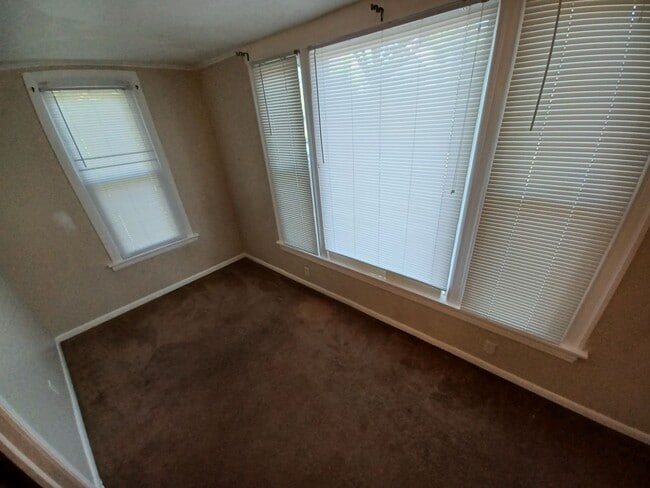 Building Photo - This spacious 3-bedroom lower level duplex...