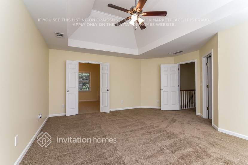 Building Photo - 430 Croftwood Close