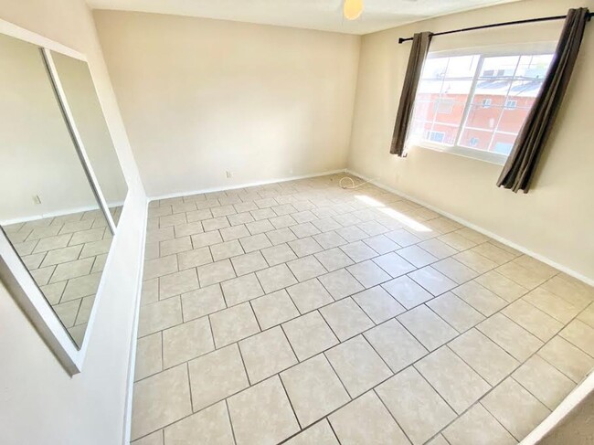 Building Photo - CUTE ONE BEDROOM / ONE BATH APARTMENT UNIT!
