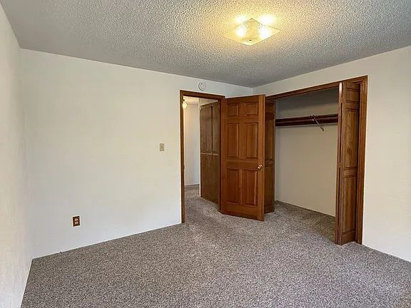 Building Photo - 530 Golf View Dr