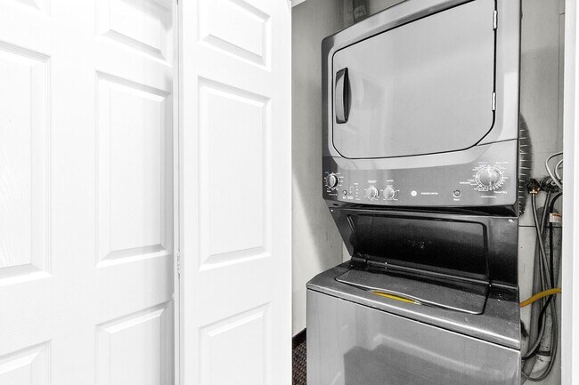 Building Photo - 129 Willow Ave