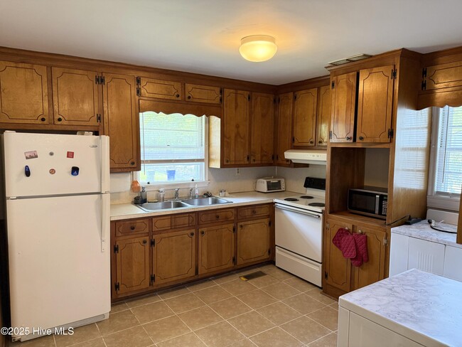 Building Photo - 2703 Jackson Dr
