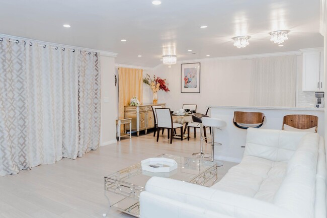 Dining area - 16145 Kittridge St