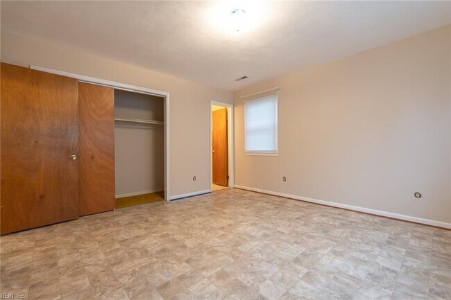 Building Photo - 3100 Norway Pl