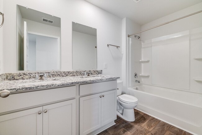 Building Photo - Spacious 4-Bedroom Home in Sought-After Lo...