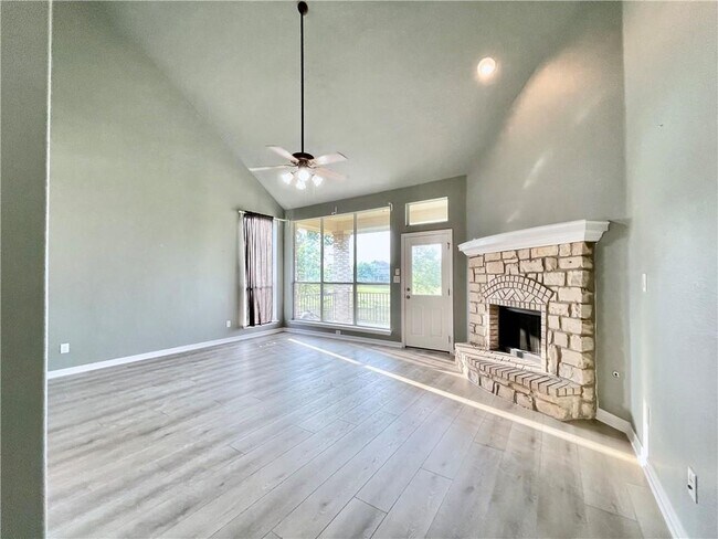Building Photo - 806 Bent Wood Pl