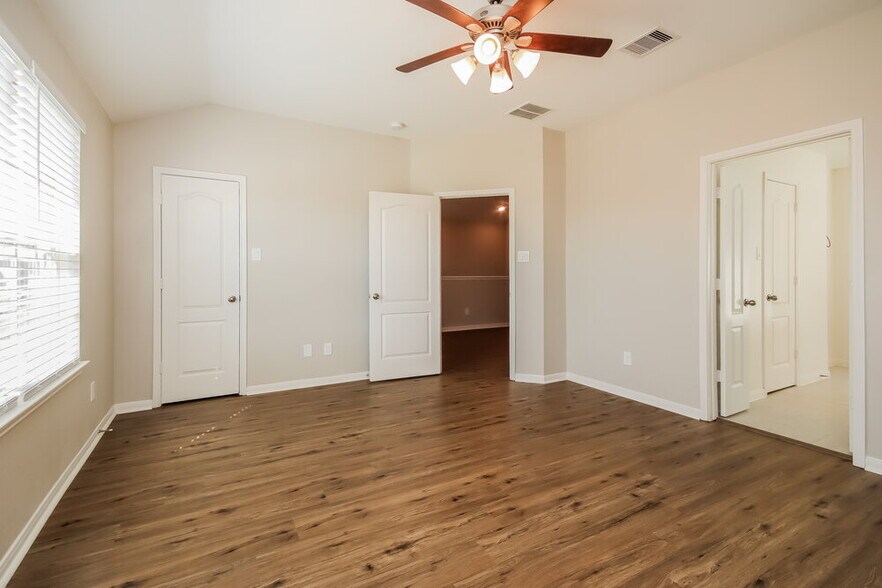 Building Photo - 5223 Gulf Stream Ln