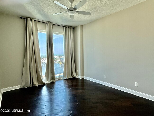Building Photo - 1431 Riverplace Blvd