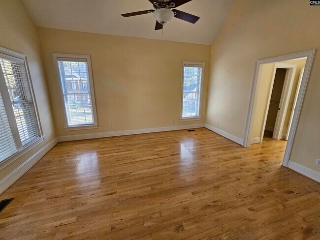 Building Photo - 120 Mossy Ln
