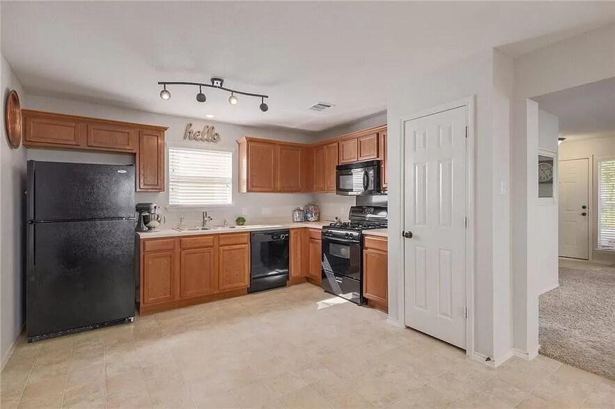 Building Photo - 1422 Davis Mountain Loop
