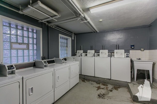 Building Photo - 3831 N Fremont St