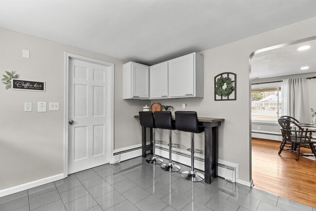 Building Photo - 8254 Mary Ann Ave