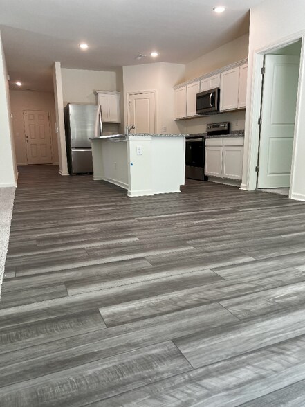 Building Photo - 107 S Keatts Winner Ct