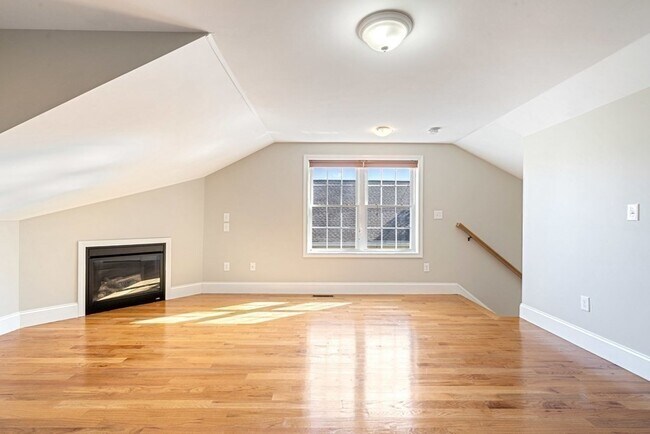 Building Photo - 220 White St