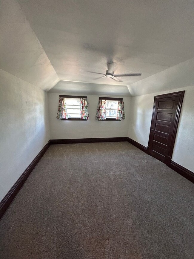 Building Photo - Historic 3 Bedroom, 1.5 Bath Home in Downt...