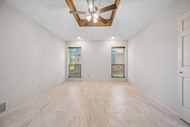 Building Photo - 4203 Meadow Ridge Dr