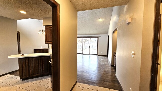 Building Photo - 2 Bedroom, 2 Bathroom with a Prime Location!