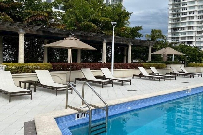 Building Photo - 5600 Collins Ave