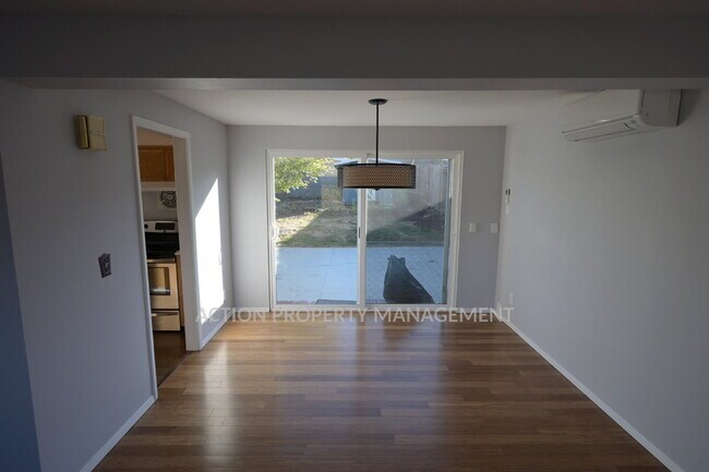 Building Photo - 4 bed 2 bath home in Port Angeles