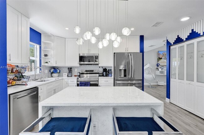 Building Photo - 2001 Barcelona Terrace