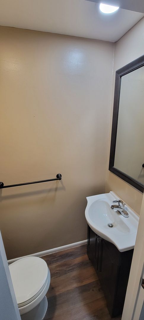 Building Photo - Modern Townhome - Bensalem