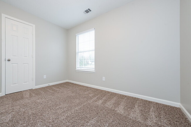 Building Photo - 338 Brookside Dr