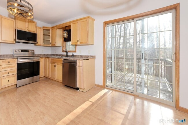 Building Photo - 81 Middletown Ave